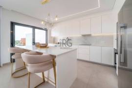 Stunning Modern Townhouses with Panoramic Views in Vale d’Eguas