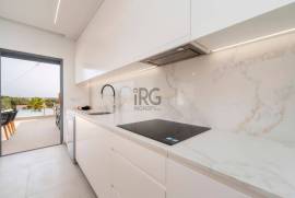 Stunning Modern Townhouses with Panoramic Views in Vale d’Eguas