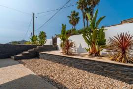 Stunning Modern Townhouses with Panoramic Views in Vale d’Eguas