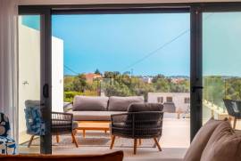 Stunning Modern Townhouses with Panoramic Views in Vale d’Eguas