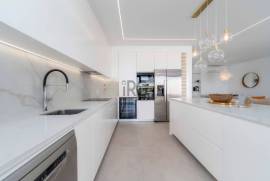 Stunning Modern Townhouses with Panoramic Views in Vale d’Eguas