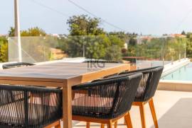 Stunning Modern Townhouses with Panoramic Views in Vale d’Eguas