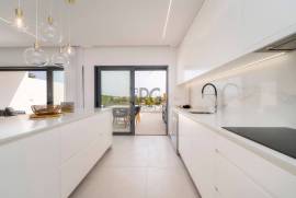 Stunning Modern Townhouses with Panoramic Views in Vale d’Eguas