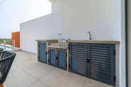 Stunning Modern Townhouses with Panoramic Views in Vale d’Eguas