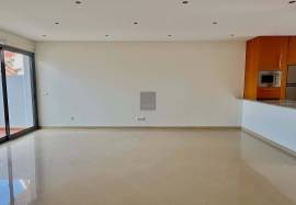 Top Floor Golf-Front Apartment with Private Rooftop Terrace, Vilamoura