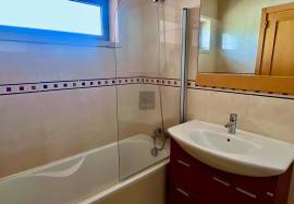 Top Floor Golf-Front Apartment with Private Rooftop Terrace, Vilamoura