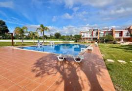 Top Floor Golf-Front Apartment with Private Rooftop Terrace, Vilamoura