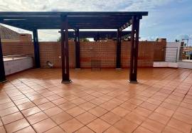 Top Floor Golf-Front Apartment with Private Rooftop Terrace, Vilamoura