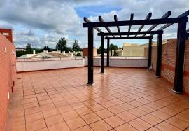 Top Floor Golf-Front Apartment with Private Rooftop Terrace, Vilamoura
