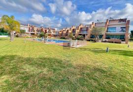 Top Floor Golf-Front Apartment with Private Rooftop Terrace, Vilamoura