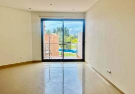 Top Floor Golf-Front Apartment with Private Rooftop Terrace, Vilamoura