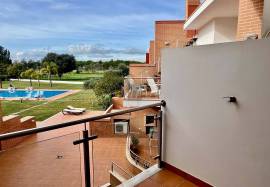 Top Floor Golf-Front Apartment with Private Rooftop Terrace, Vilamoura
