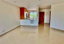 Top Floor Golf-Front Apartment with Private Rooftop Terrace, Vilamoura