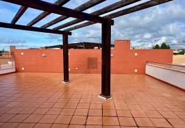 Top Floor Golf-Front Apartment with Private Rooftop Terrace, Vilamoura