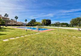 Top Floor Golf-Front Apartment with Private Rooftop Terrace, Vilamoura