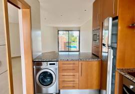 Top Floor Golf-Front Apartment with Private Rooftop Terrace, Vilamoura