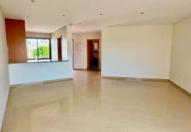 Top Floor Golf-Front Apartment with Private Rooftop Terrace, Vilamoura