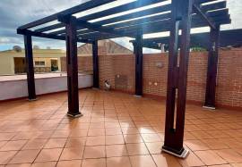 Top Floor Golf-Front Apartment with Private Rooftop Terrace, Vilamoura