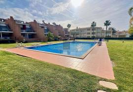 Top Floor Golf-Front Apartment with Private Rooftop Terrace, Vilamoura