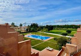 Top Floor Golf-Front Apartment with Private Rooftop Terrace, Vilamoura