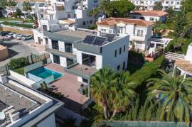 Luxury 5 Bed Villa For Sale in Calahonda Malaga