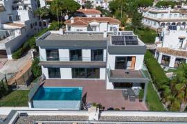 Luxury 5 Bed Villa For Sale in Calahonda Malaga