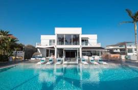 Luxury 5 Bed Villa For Sale in Ayia Napa