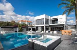 Luxury 5 Bed Villa For Sale in Ayia Napa
