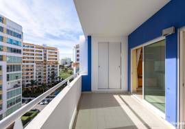 Studio Apartment in Building with Pool in Portimão