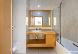 Studio Apartment in Building with Pool in Portimão