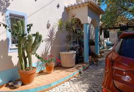 Traditional Villa with Detached Studio for Sale in Montinhos da Luz, near Praia da Luz
