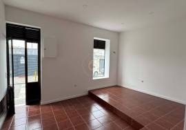 Commercial space for rent next to the Areosa intersection