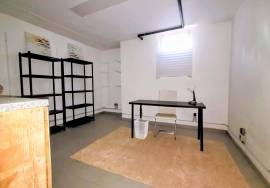 Space in a shopping center, ideal for storage or office located in Montes de Alvor