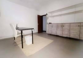 Space in a shopping center, ideal for storage or office located in Montes de Alvor