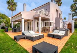 3-Bedroom Villa with Private Jacuzzi | Panoramic Golf Course Views & Pool | Lagoa, Algarve