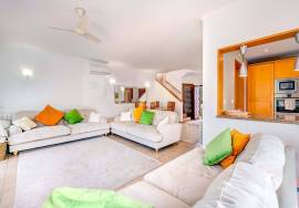 3-Bedroom Villa with Private Jacuzzi | Panoramic Golf Course Views & Pool | Lagoa, Algarve