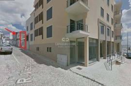 Building Plot with Approved Project | T3 Townhouse with Garage and Pool | Lagoa