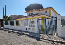 5 Bedroom 4 bathroom spacious house