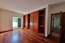 5 Bedroom 4 bathroom spacious house