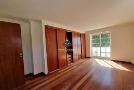 5 Bedroom 4 bathroom spacious house