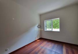 5 Bedroom 4 bathroom spacious house