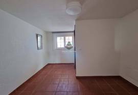 5 Bedroom 4 bathroom spacious house