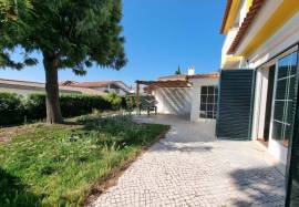 5 Bedroom 4 bathroom spacious house