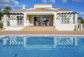 Carvoeiro - 4-bedroom villa within walking distance of Carvoeiro