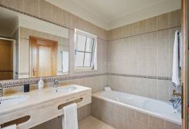 Carvoeiro - 4-bedroom villa within walking distance of Carvoeiro