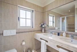 Carvoeiro - 4-bedroom villa within walking distance of Carvoeiro