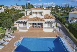 Carvoeiro - 4-bedroom villa within walking distance of Carvoeiro