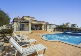 Carvoeiro - 4-bedroom villa within walking distance of Carvoeiro