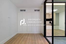 New Large T1s Avenidas Novas Lisbon + Court Yard