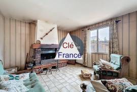 Lovely Detached House with Garden